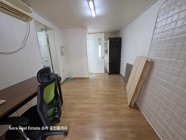 Hwigyeong-dong 335-23 · Room 302 | South-facing studio with separate kitchen